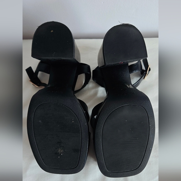 Black Chunk Heeled Women's Sandals - Picture 4 of 6